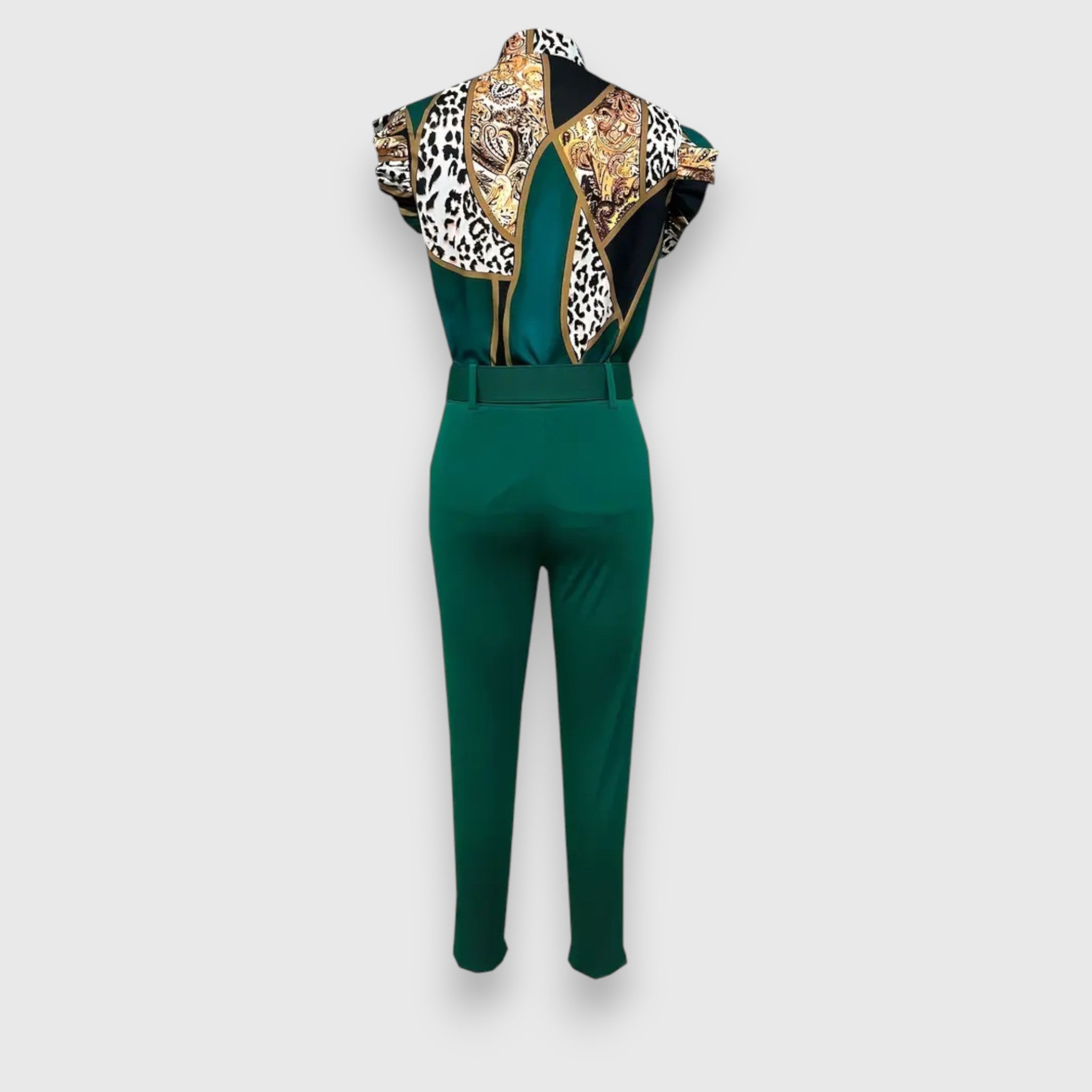 Two-piece set with a modern leopard print