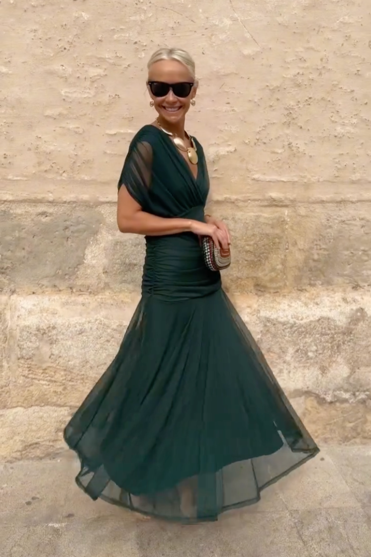 Luisa V-nyakú ruha