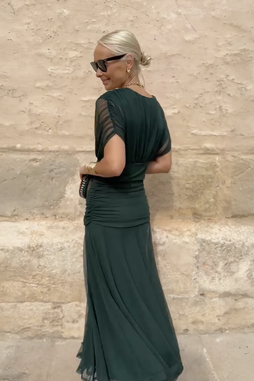 Luisa V-nyakú ruha