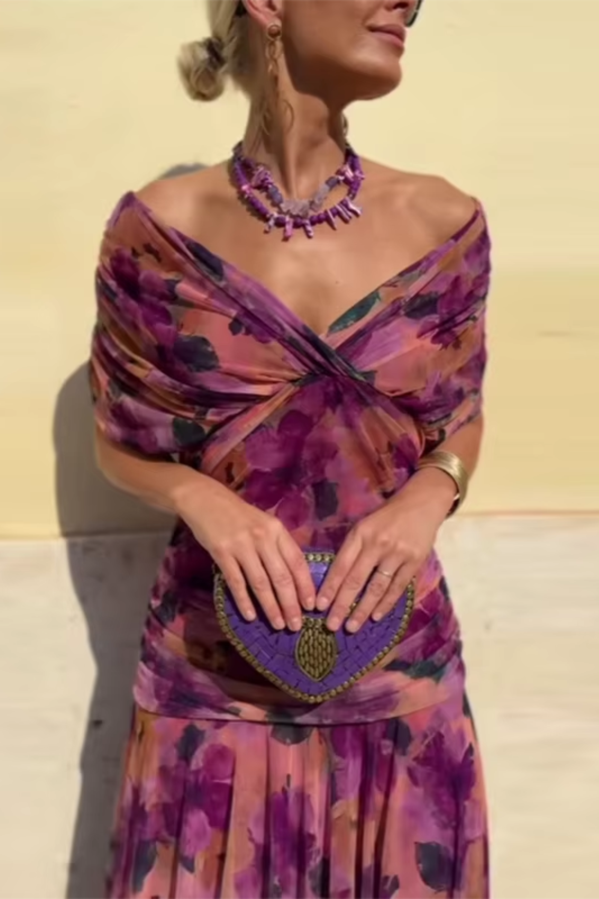 Luisa V-nyakú ruha