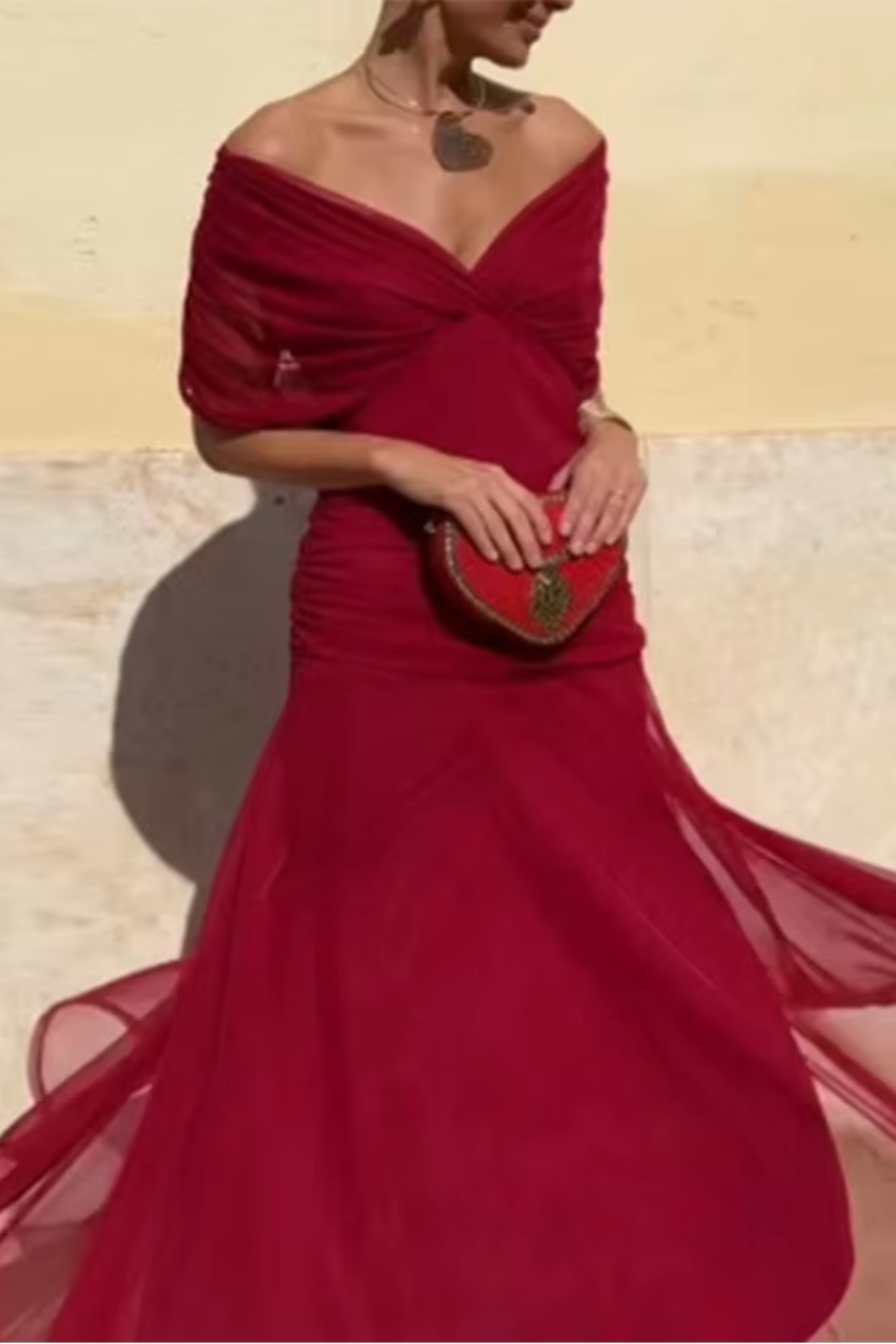 Luisa V-nyakú ruha