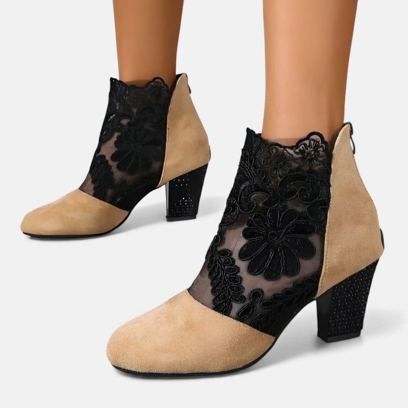 Mónika | Elegáns ortopéd sarkú cipő