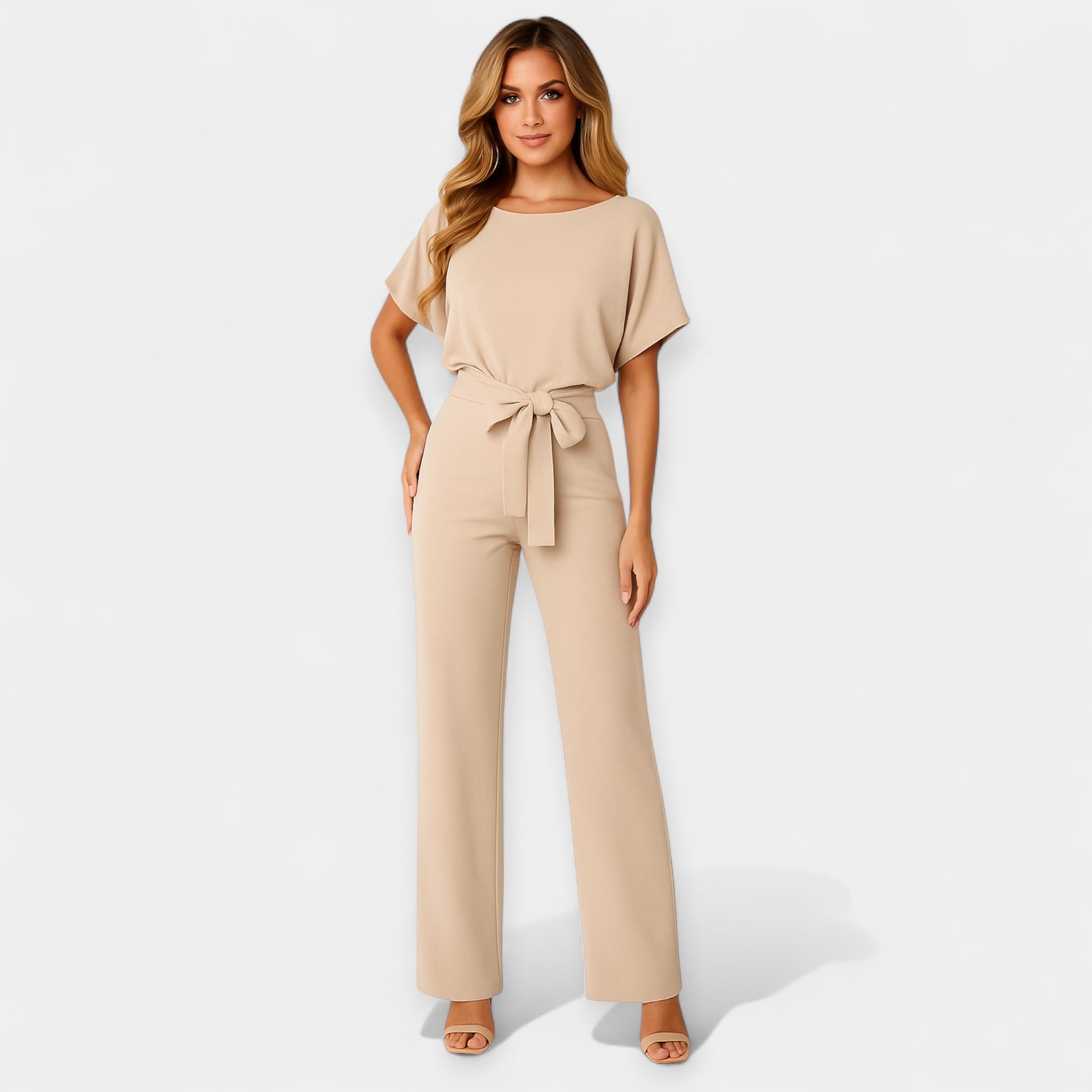 Set with a support belt