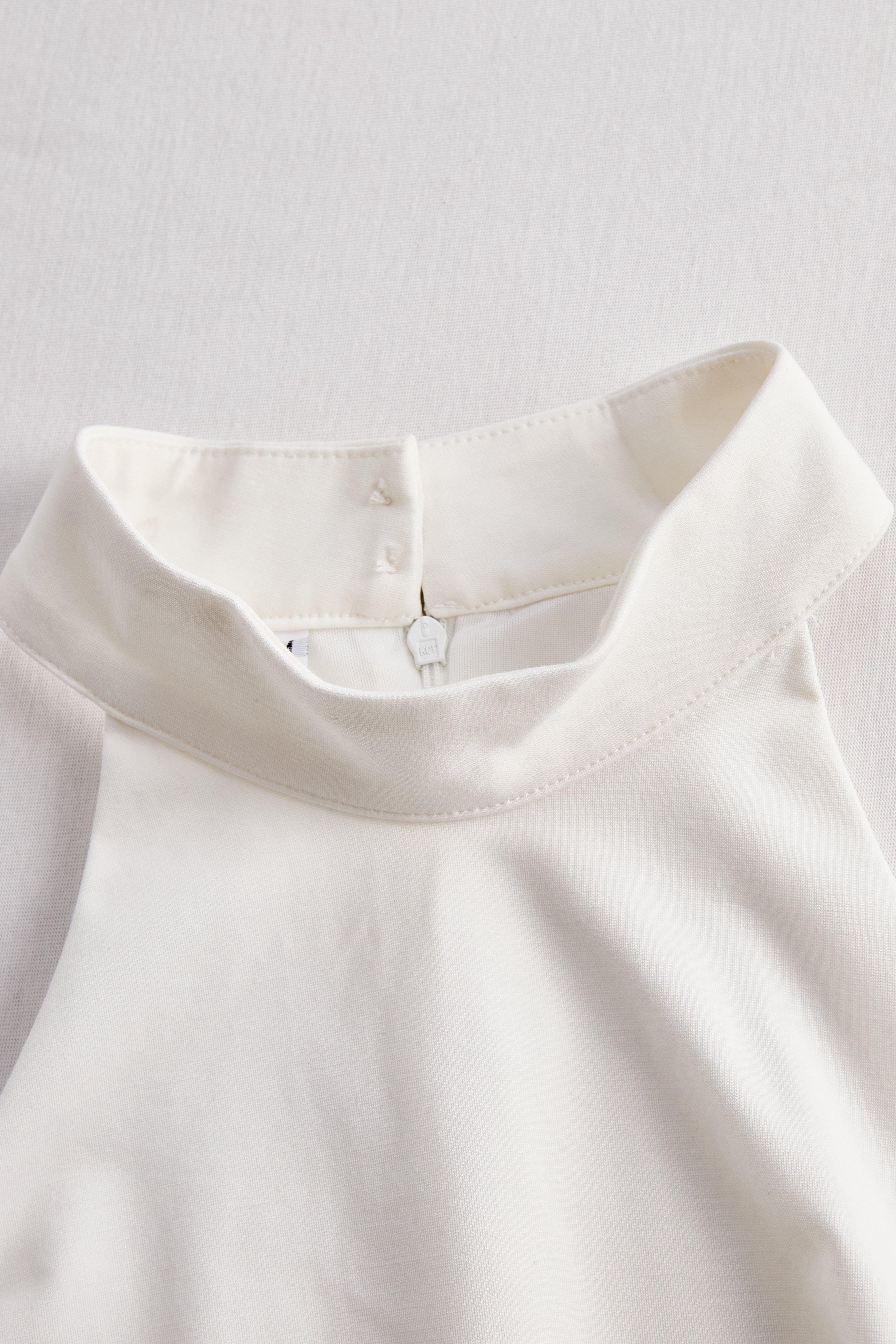 Elegáns Midi Ruha Pántokkal és Övvel