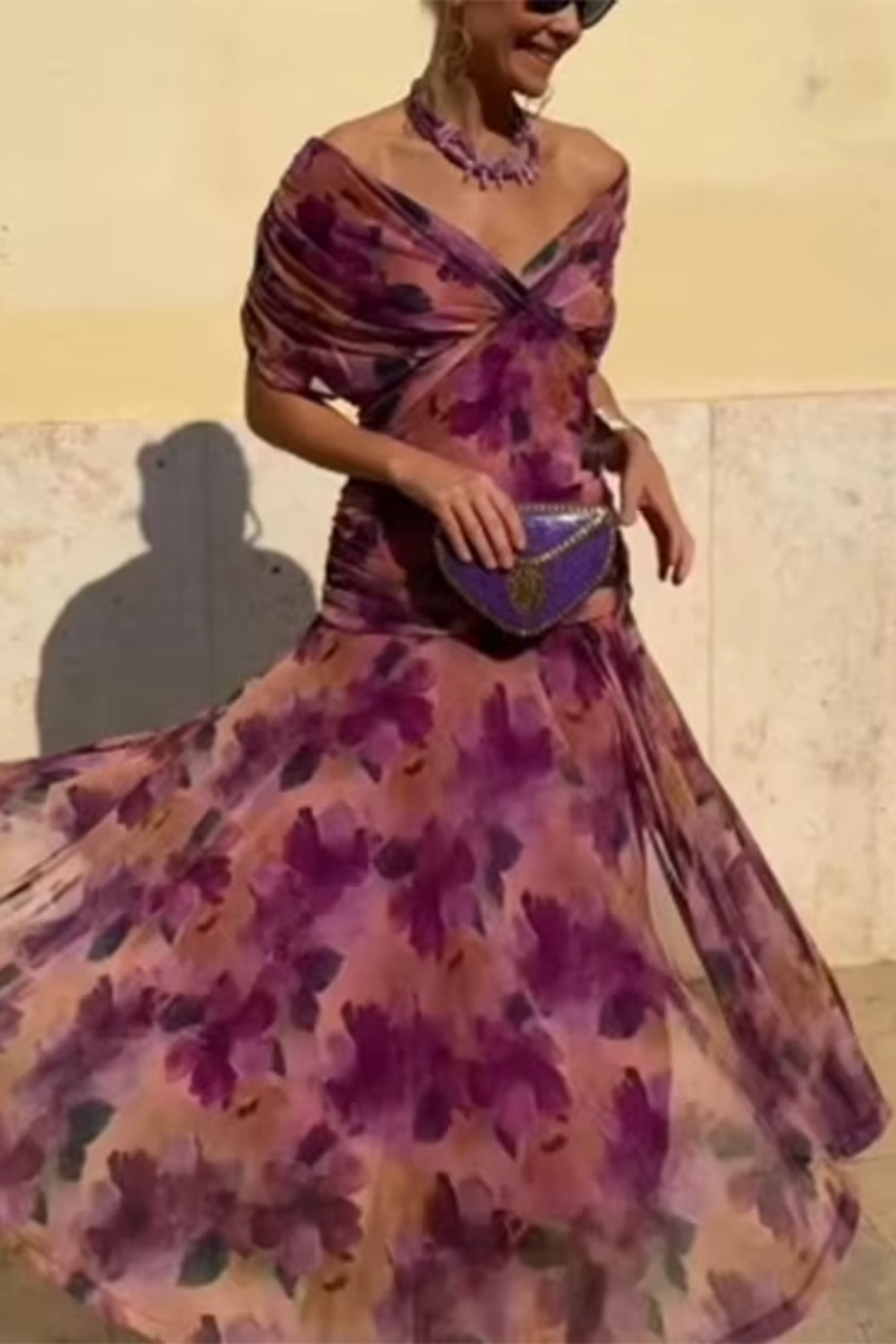 Luisa V-nyakú ruha