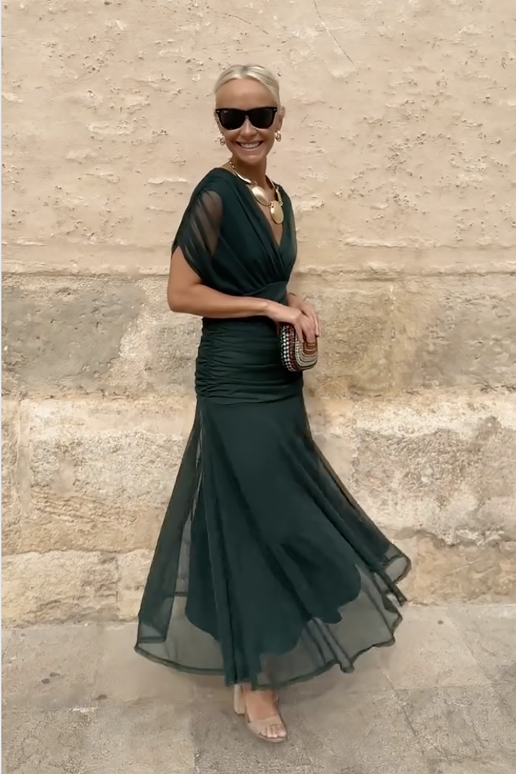 Luisa V-nyakú ruha