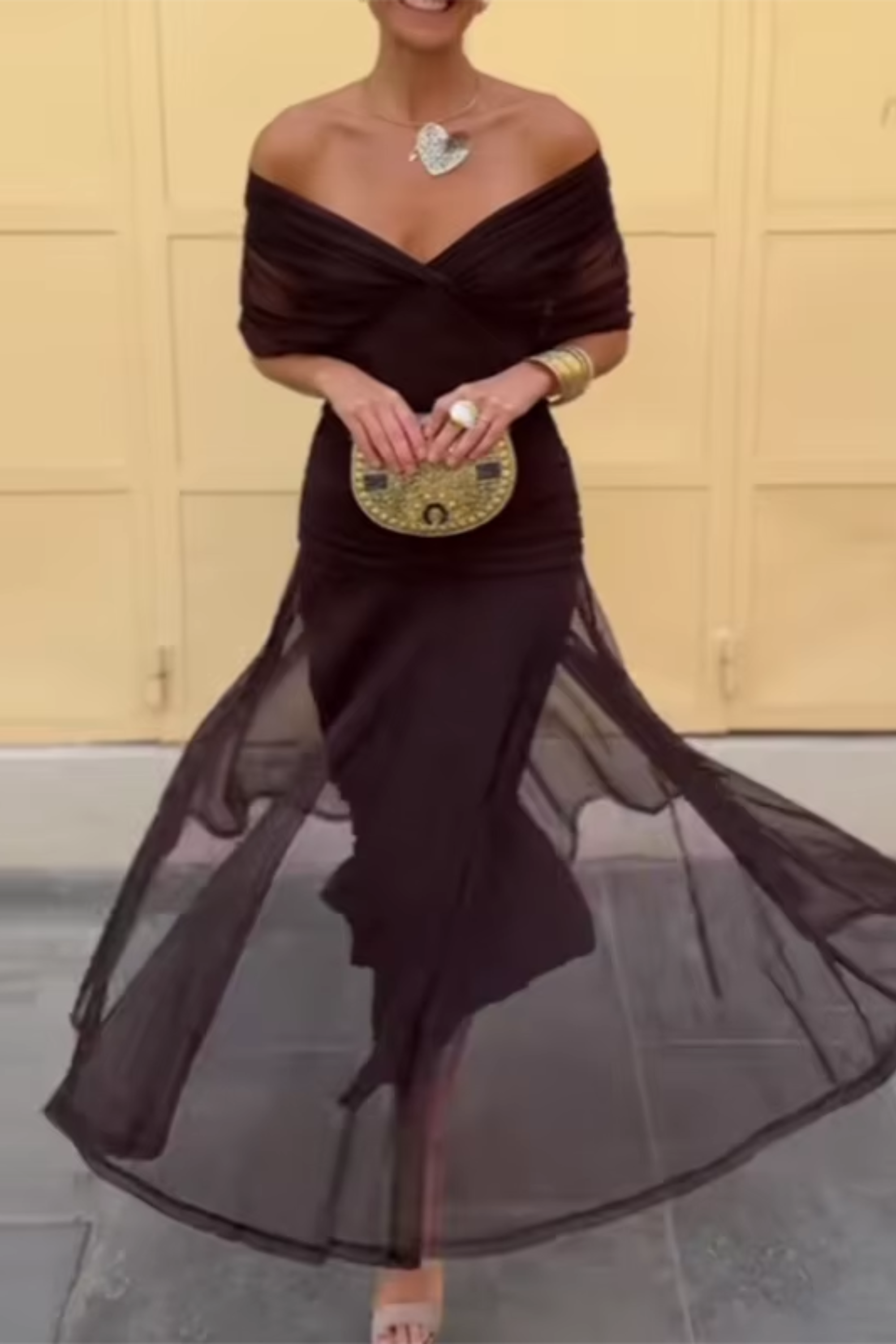 Luisa V-nyakú ruha