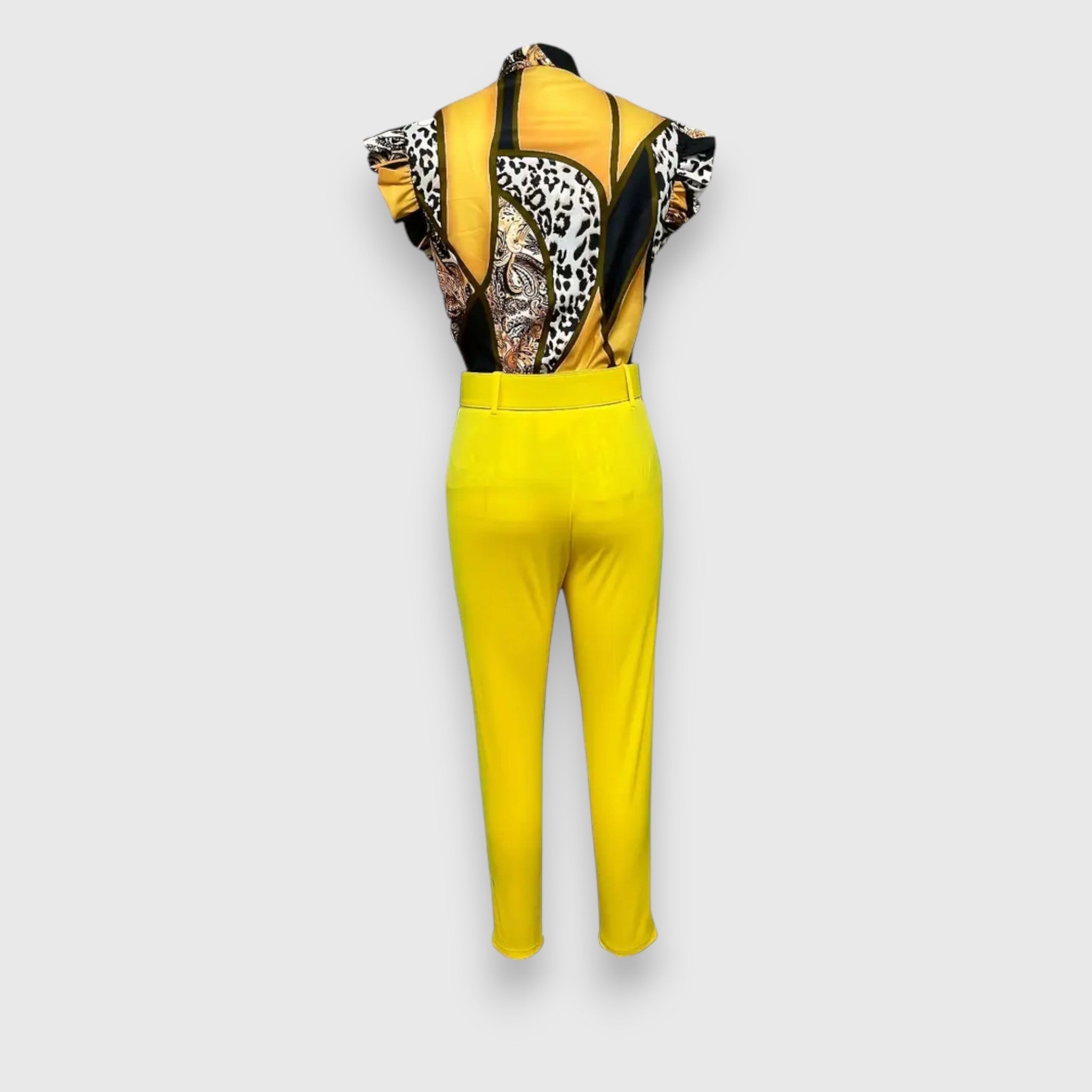 Two-piece set with a modern leopard print