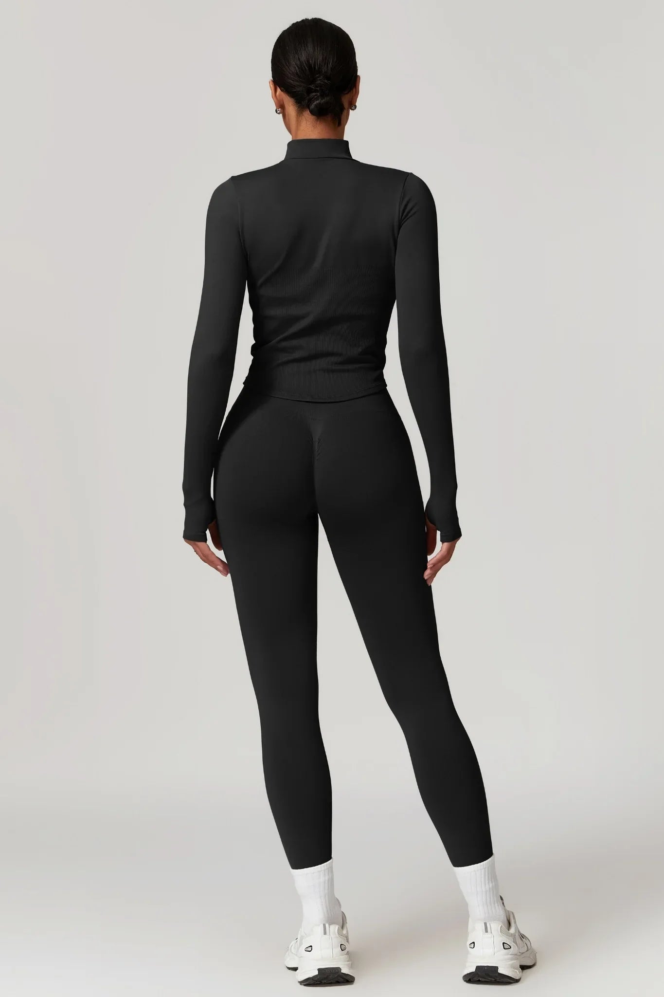 Chloe – Cipzáras Sportdzseki (Fekete)