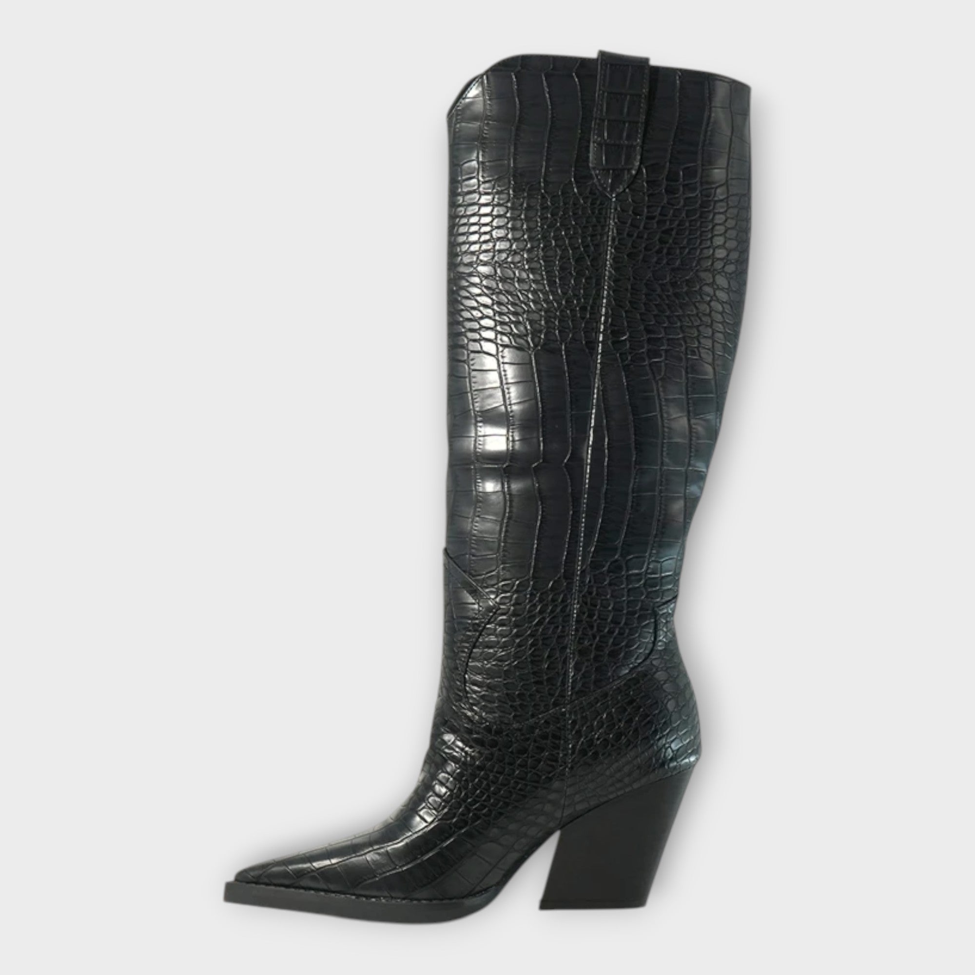 Crocodile print shoes with elegant heels